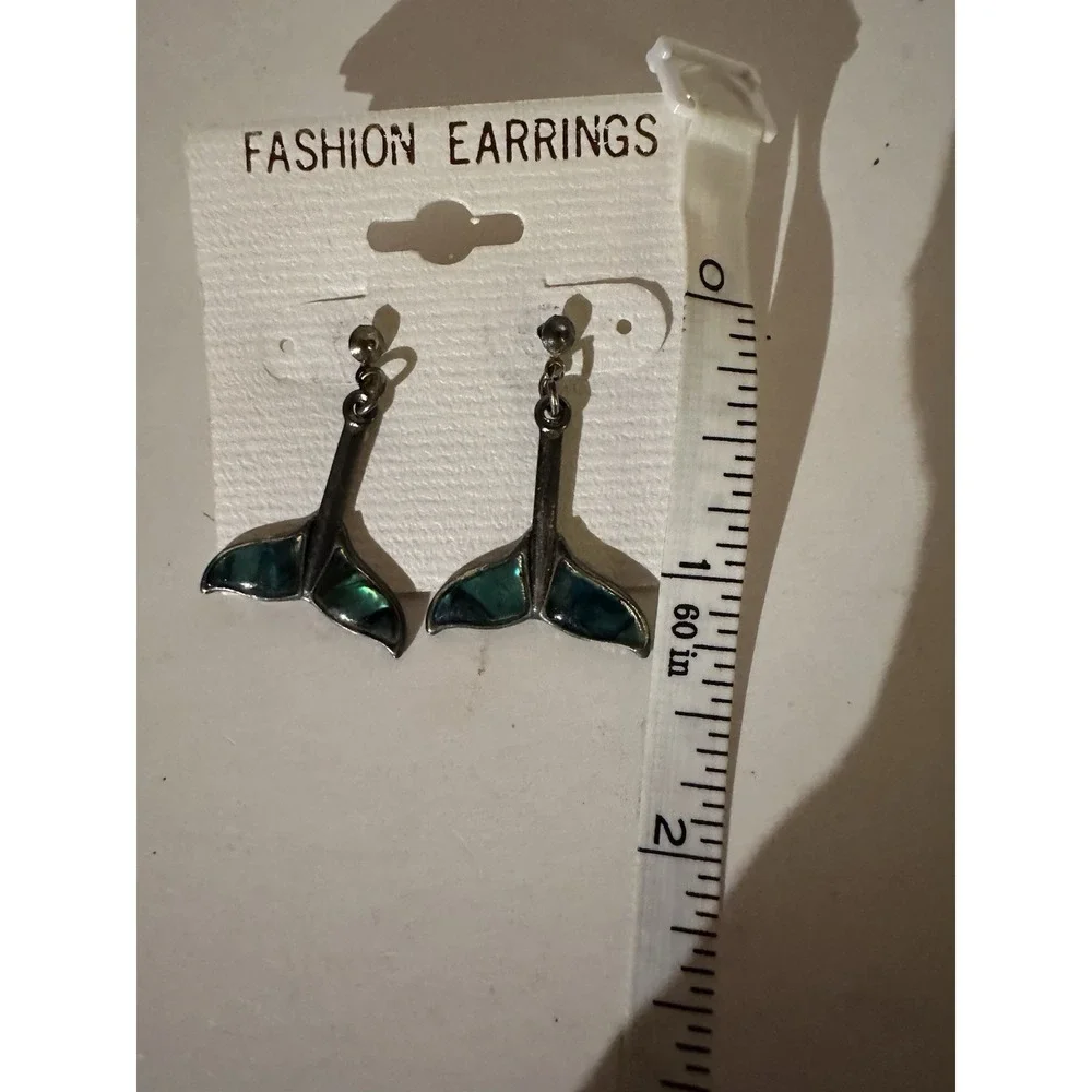 2 Pair abalone earrings Barefoot  & Whale Tale New On‎ Card  Summer Beach Fun